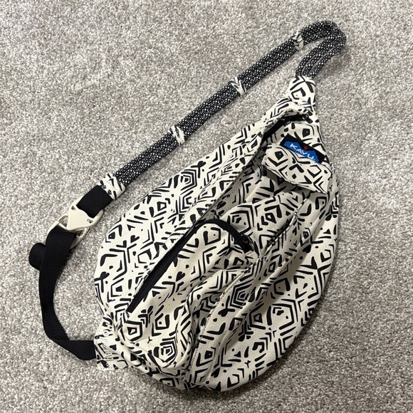 Kavu Handbags - Kavu Black and White Patterned Sling Bag